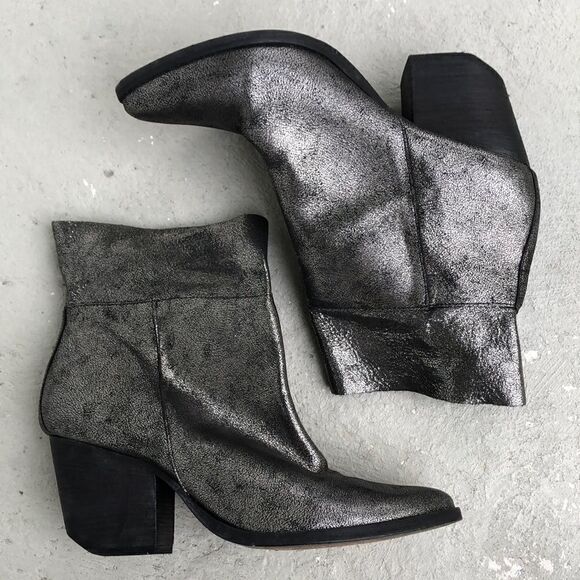 Crackle finish silver boots - Picture 1 of 8